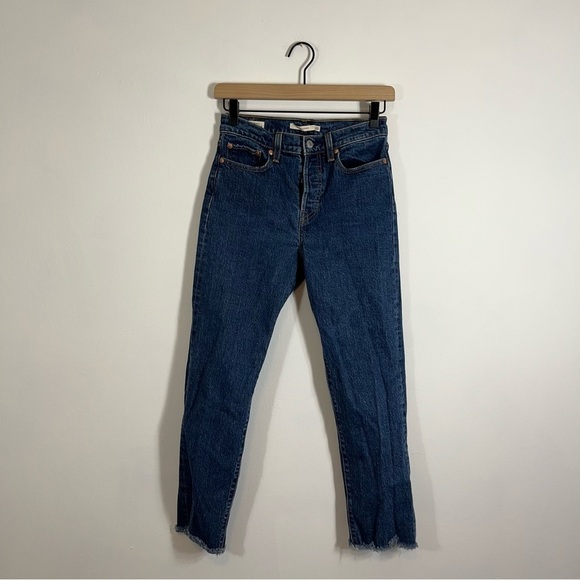 Levi’s Wedgie Straight Below The Belt Medium Wash Raw Hem Jeans Size 25 - Picture 4 of 8